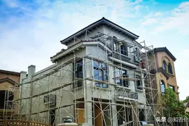 农村外墙贴“瓷砖”好还是喷“真石漆”好？听听过来人的建议图片