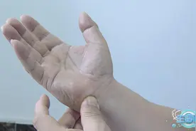 健康一招灵｜秋燥养生不求人，两个穴位帮你提高睡眠质量图片