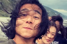 彭于晏ins自曝生活照，网友惊呆：​发福不可怕，更怕男神留长发图片