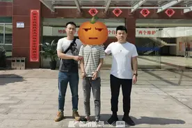 纪梵希、CPB……全是假的！男子一年在网店卖出7万多个名牌粉扑图片