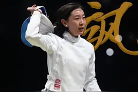 孙一文霸气亮相，穿一袭“龙纹长裙”太惊艳，奥运冠军也是洋气人图片