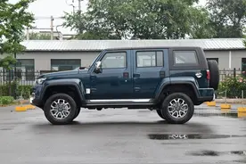 10多万的越野车，配ZF8AT，最大涉水深度750mm，带你看北京BJ40图片