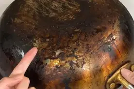 黑锅刷不干净怎么办？不用担心，1招教你搞定。图片