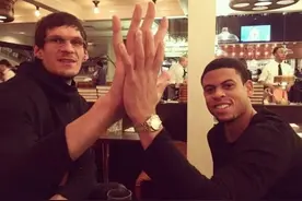 普通人为何打不了NBA？看看野球场的库里 姚明的大腿 你就懂图片