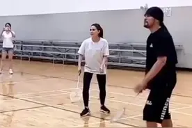 藏不住的幸福肥？周杰伦和林俊杰打球，发福明显，天王变大叔图片