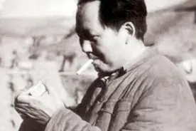 毛主席递烟给朋友，发现只剩一支烟，主席一个自然动作展现高情商图片