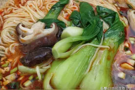 家中如何烹饪重庆小面？只需记住4步，鲜香爽口，不错的居家美食图片