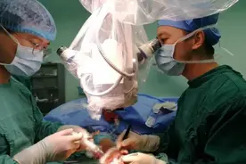 西藏男子手掌离断超24小时，“打飞的”找四川医生成功再植图片