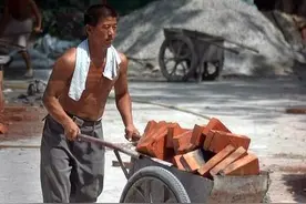 天天劳动的农民工，为什么变成“纸老虎”，40多少岁身体就垮了图片