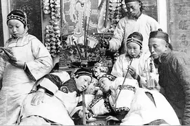 晚清贵族的奢靡日常：吃饭全靠喂，出行脚不沾地，穷人食不果腹图片