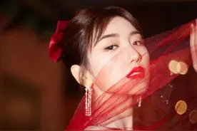 垃圾桶里捡回来的女孩，成名后生父索要五千万赡养费图片