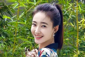 照片骗人？以为王丽坤属于“丰满”女神，一组机场照相差太多图片