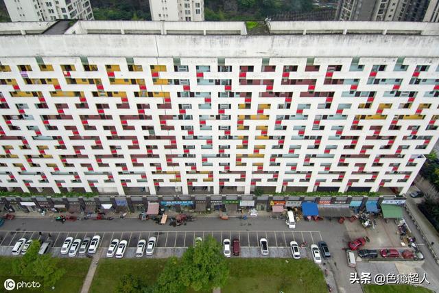 航拍重庆：彩色立体迷宫居民楼 找不到家怎么办？