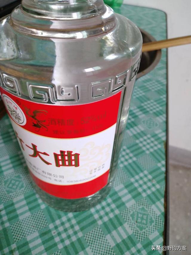 自己做的窝料诱鱼效果不错，野外钓鱼时总能比别人钓的多