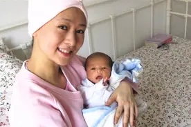 长时间抱着宝宝不撒手，会对宝宝造成这些伤害，该学会“放手”了视频封面