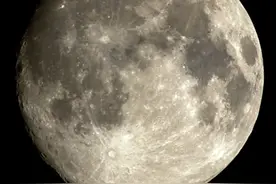 ​月球发生诡异事件，出现了不该出现的东西？是谁在干预人类？图片