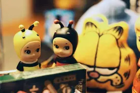 和孩子逛街不要说：“太贵了，买不起！”，聪明妈妈这样表达图片