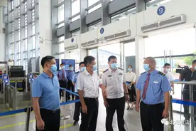 杨斌在合浦调研强调：要以打开路，精准发力，形成震慑，不断提升群众的安全感满意度图片