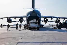 C17现身台海，这款运输机有多牛？17架就能运输1个旅，我国急需图片