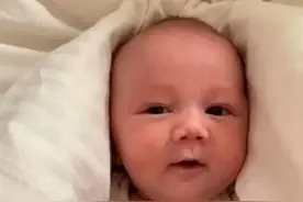 41岁女星未婚生子，大方晒混血儿子照片，孩子生父出乎意料图片