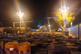 济宁市太白路修路废弃的青石板，你支持放在哪里？图片