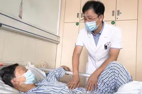 偶尔血尿却没有在意 七旬爹爹同时查出两种癌图片