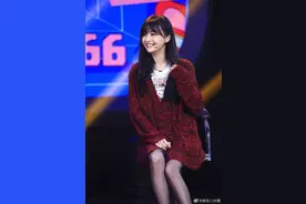 郑爽穿着变大胆前卫，再也不是清纯学生妹图片