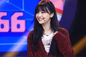 郑爽穿着变大胆前卫，再也不是清纯学生妹图片