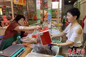 感人！衡阳励志女孩高位截肢后，靠卖凉粉、摆地摊维生，谁知又意外摔伤图片