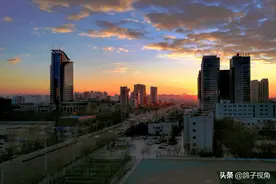 包头这座地标建筑，当年巍峨高耸独领风骚，如今被高楼淹没图片