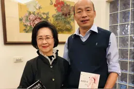 琼瑶阿姨老的优雅，刺绣外套配短发端庄典雅，衣品如人品一样大气图片