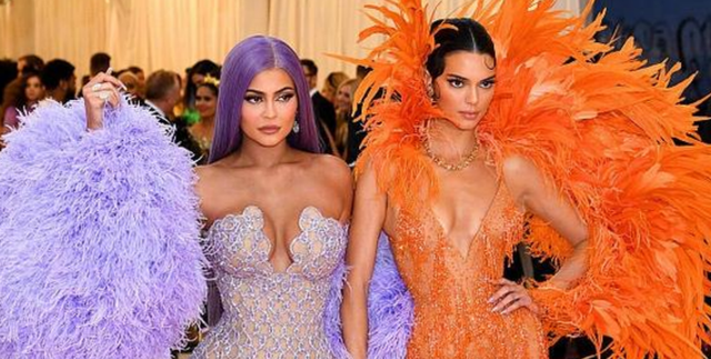 主角化装成鬼国外电影