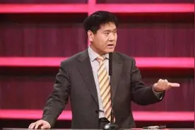 北大博士王福重：呼吁农民不要用收割机割麦子，以免污染环境图片