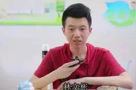 16岁“自闭男孩”展示书法，获百万点赞，专家却评：毫无艺术性图片