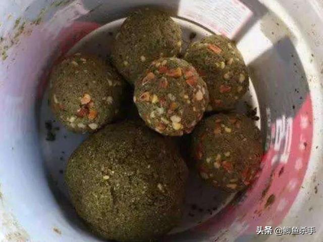 草鱼最爱吃的饵料不在渔具店，而在自己家！这三样东西混合就行