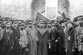 泰坦尼克上有中国人？50年后还被骂“黄狗”，华人老头挥拳反击图片