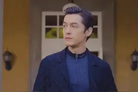 胡歌现身活动看秀？穿高定西装耍帅，与童瑶同框暴露真实身高图片