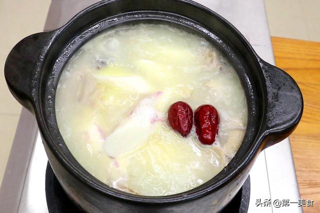 16一斤的甲鱼到底怎么做才香？加点鸡肉一起炖，汤鲜肉嫩还大补
