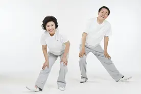 老年人膝盖疼，是该静养还是继续运动？听听骨科医生怎么说图片