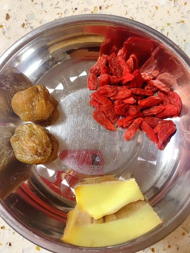 无花果花胶煲鸡汤的做法与功效 2026年无花果花胶煲鸡汤的做法与功效视