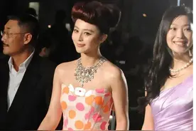 范冰冰年轻时就敢穿，一袭波点抹胸裙秀“人鱼身材”，美的很惊艳图片