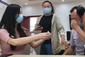 26年女孩走失，如今团聚，两个妈妈都流泪了图片