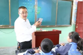 【优秀教师风采】董东顺：青春在红色土地上闪光图片