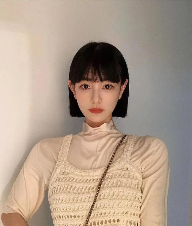适合大胖脸人剪的短发女,"长脸"短发模板,教科书式的"变美发型",简约