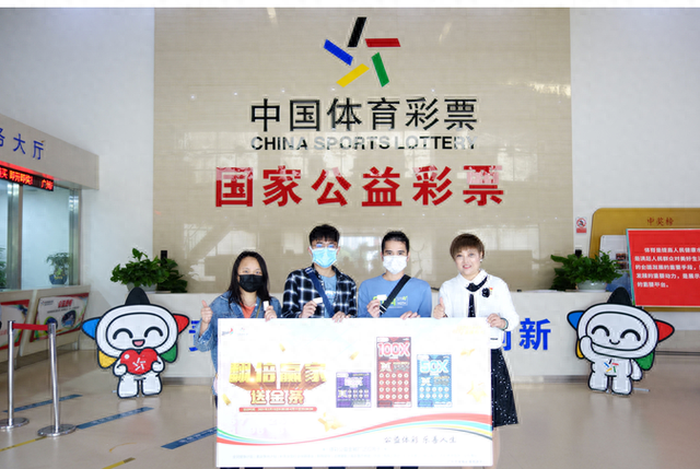 金条逾期2万1年，又有9人拿金条和1万元奖金翻倍‘赢家’们扎堆领奖 配图01