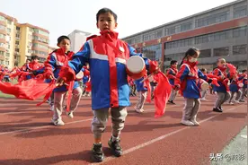 千名小学生课间打腰鼓，场面震撼图片