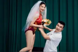 何雯娜产后四个月体操馆拍婚纱照，体操服配白头纱蛮腰长腿抢镜图片