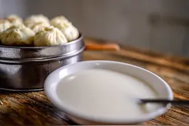 河南阿姨卖包子用“豆浆随便喝”，两月赚29万，方法真牛图片
