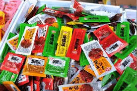 他靠辣条成为当地首富，身家高达645亿，慷慨分给哥哥一半身家图片