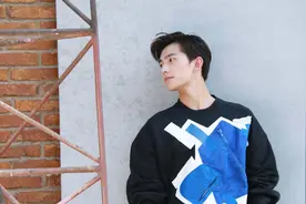 太难了！杨洋生图被嘲没有当红的气质，精修图又遭吐槽“油腻”图片